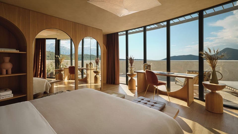 Hypo-allergenic bedding, minibar, in-room safe, laptop workspace