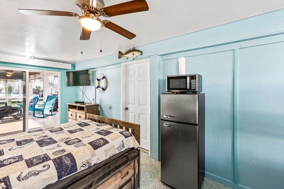Relax in a coastal-themed haven with vibrant blue walls and modern amenities