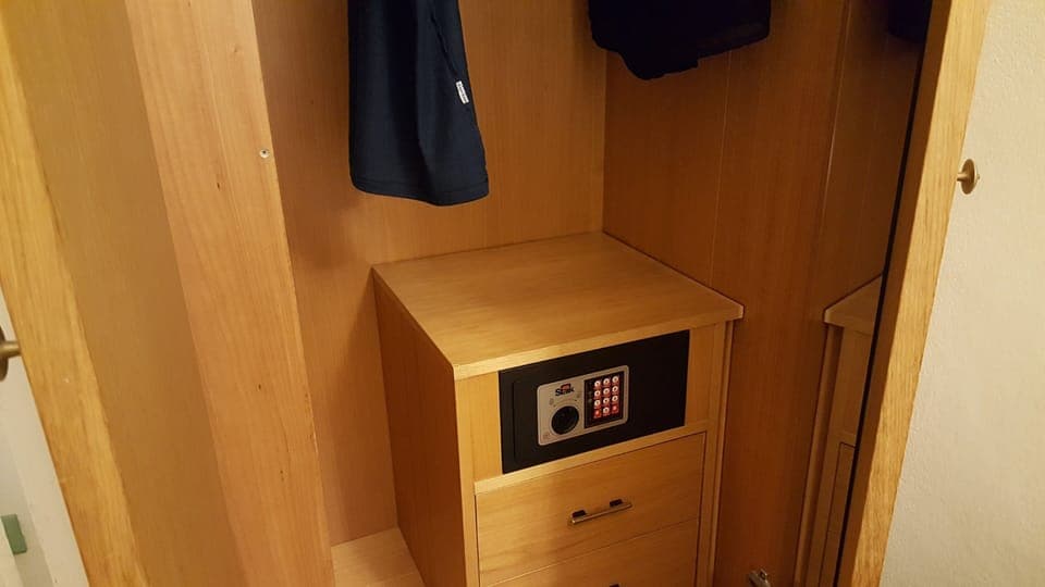 Single Room, 1 Twin Bed (Small) | Room amenity