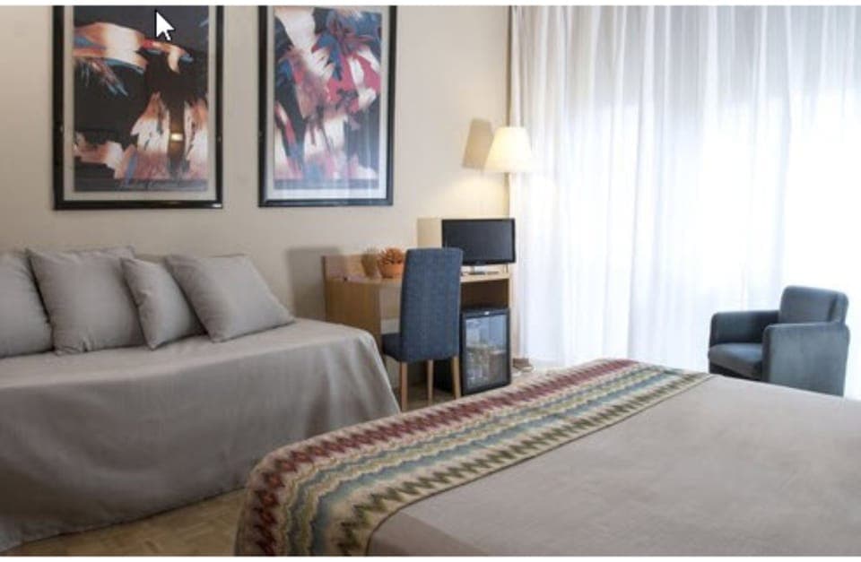 Triple Room | Minibar, in-room safe, desk, soundproofing