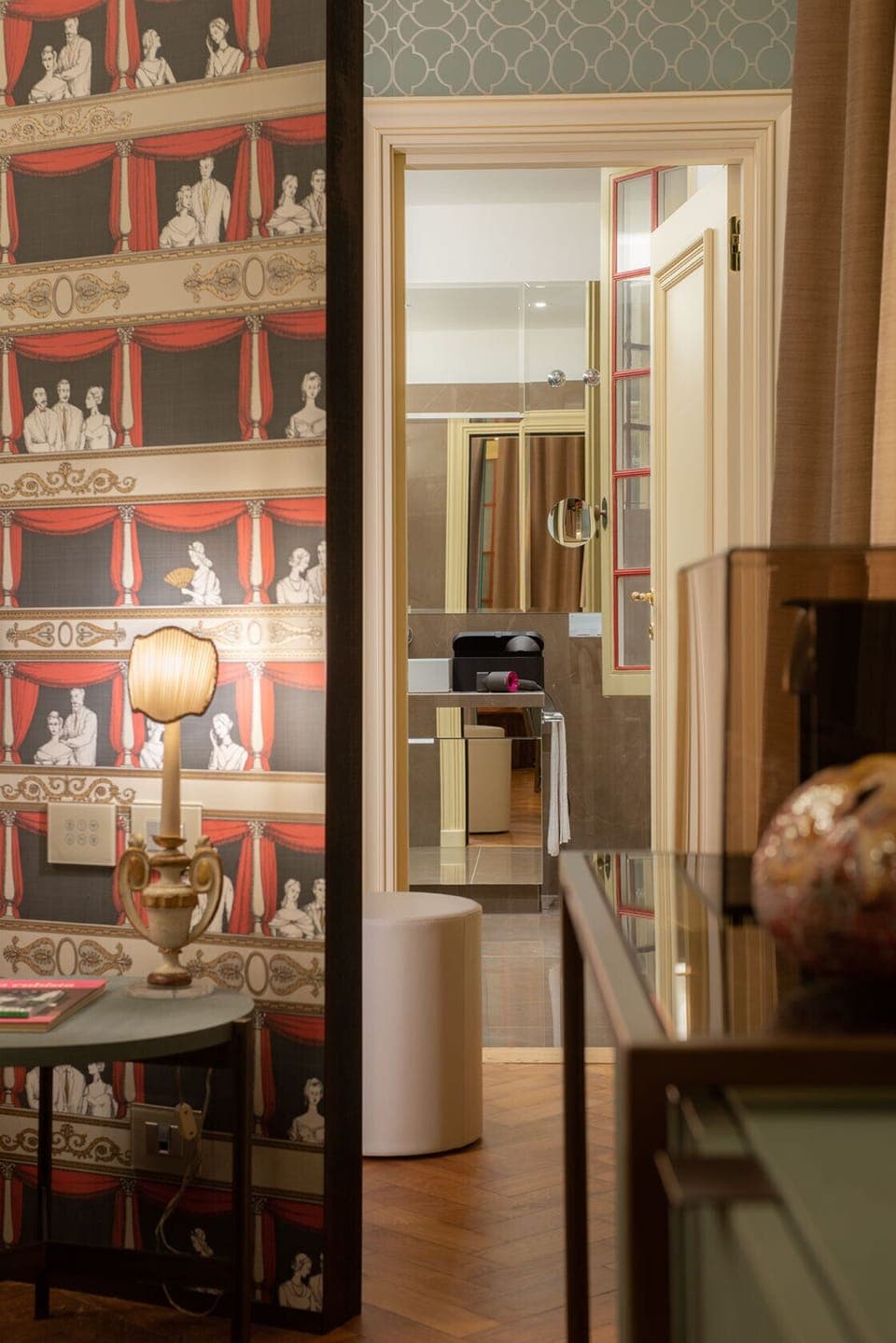 Studio Suite, Canal View | Bathroom | Rainfall showerhead, hair dryer, bathrobes, slippers