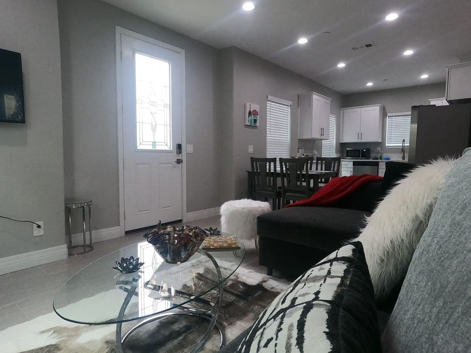 A picture of the beautiful home.