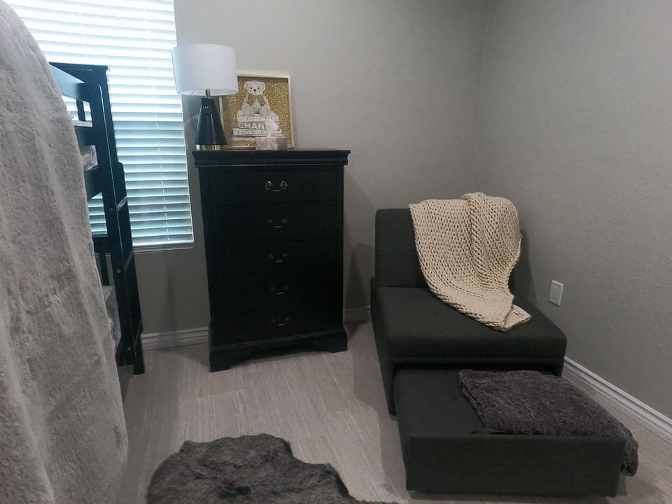 Bedroom with big bunkbeds and twin foldout couch