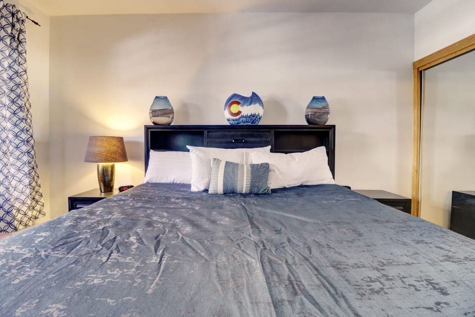 Condo, 1 Bedroom | 1 bedroom, laptop workspace, iron/ironing board, free WiFi