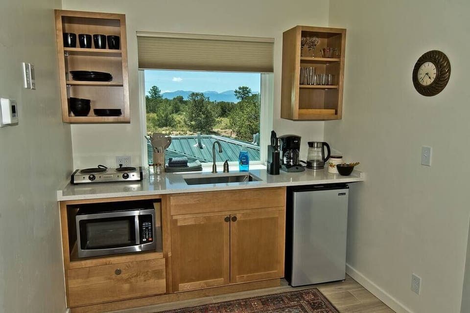 Upper Suite Kitchenette (1)