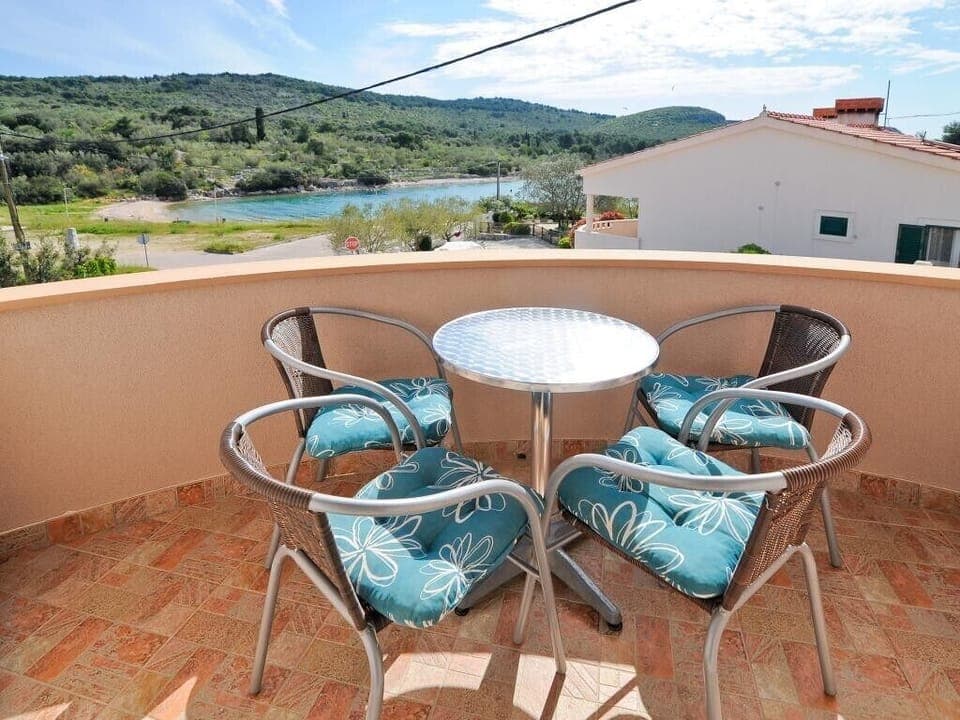 Balcony with sitting area