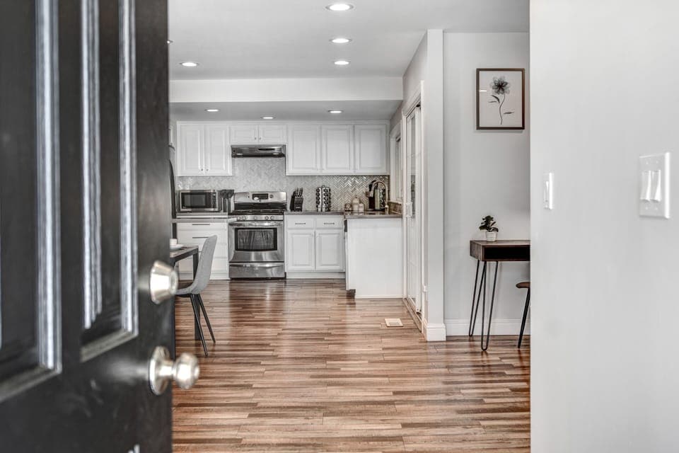 Welcome Home "Great place and a good location." -- Sean (October 2022)