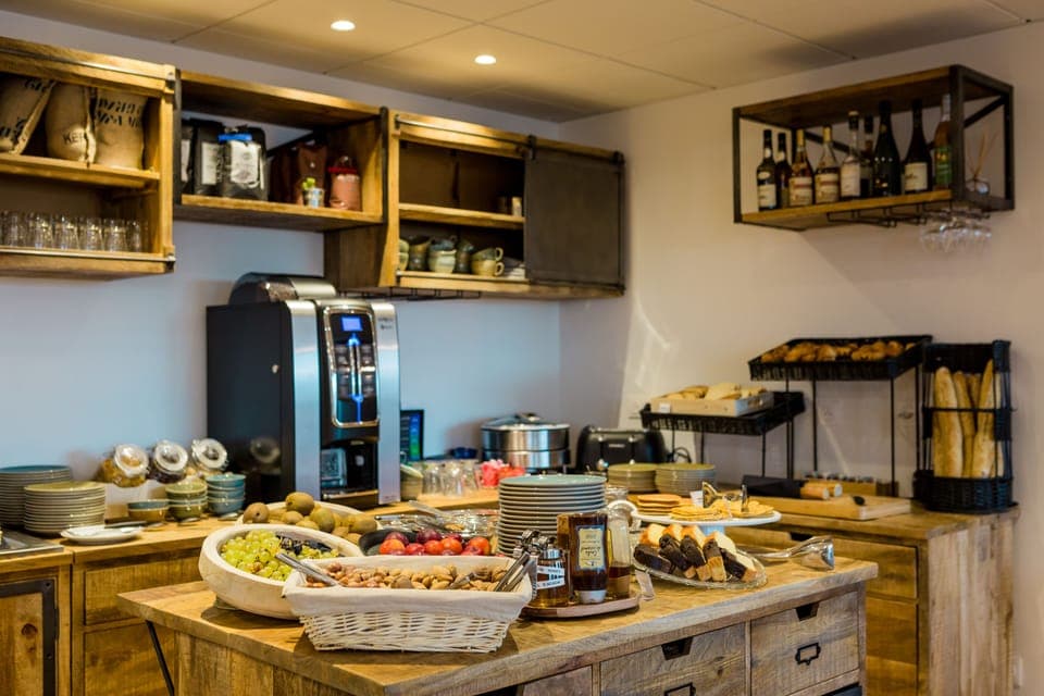 Daily buffet breakfast (EUR 17 per person)
