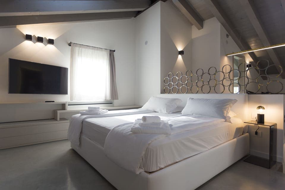 Down comforters, pillowtop beds, minibar, in-room safe