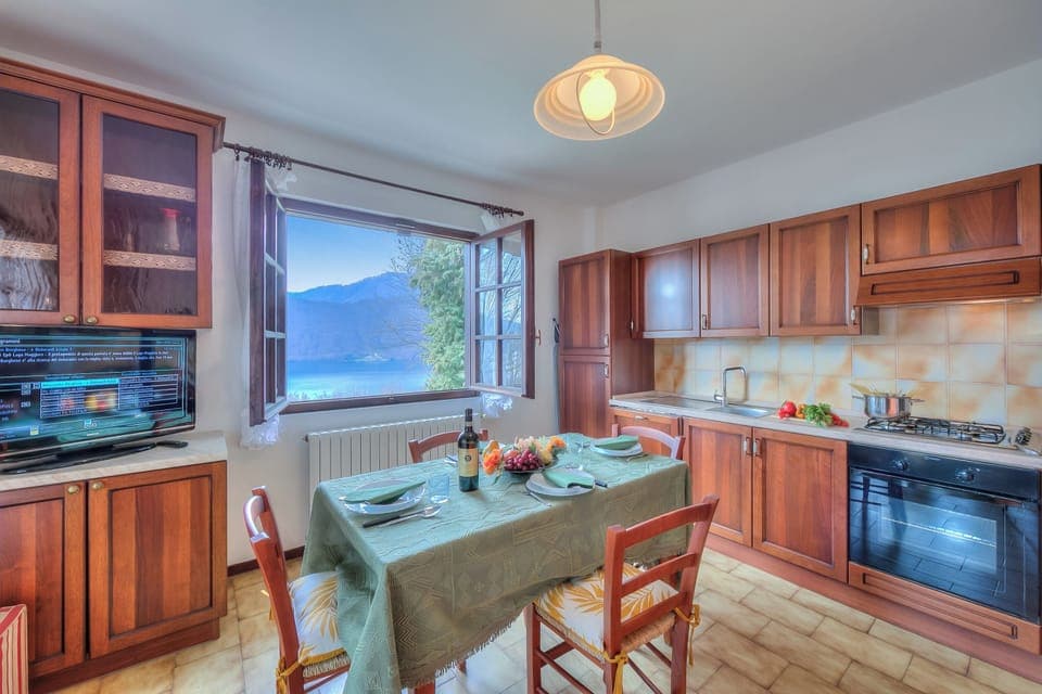 Family House, Multiple Bedrooms, Lakeside (Casa Serena park and Lake View) | Private kitchen | Fridge, microwave, oven, stovetop