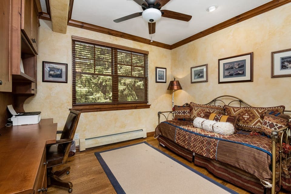 3rd Bedroom - Two Twin Beds (Trundle) with Office Desk, Chair, and Printer