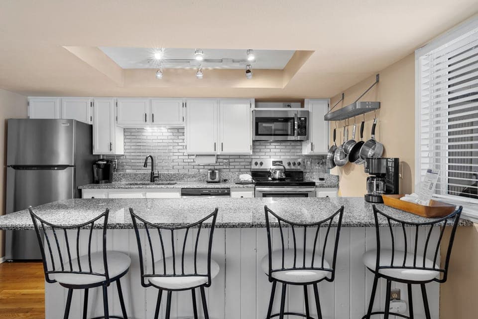 Breakfast bar seating 4 for casual dining.