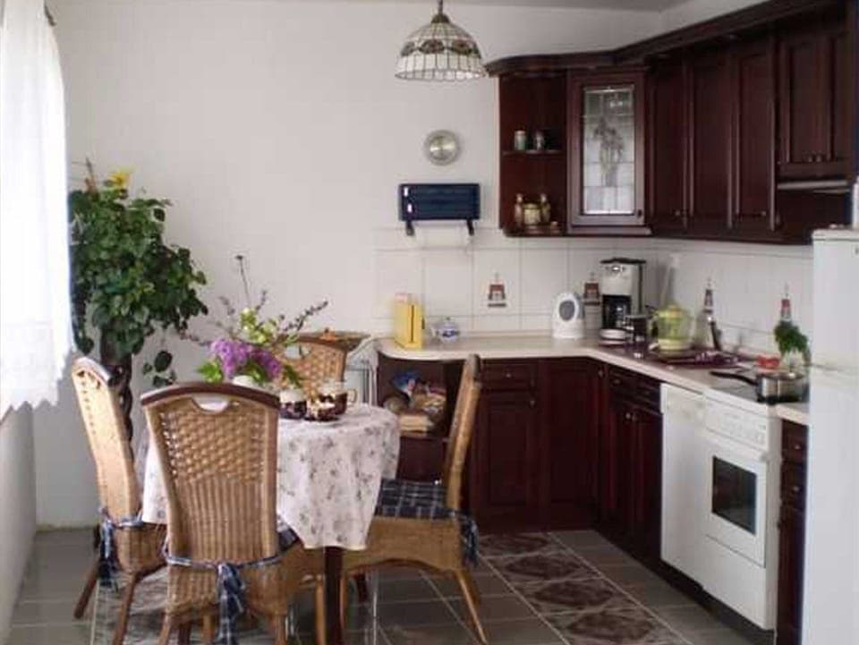 House | Private kitchen | Stovetop, coffee/tea maker, highchair
