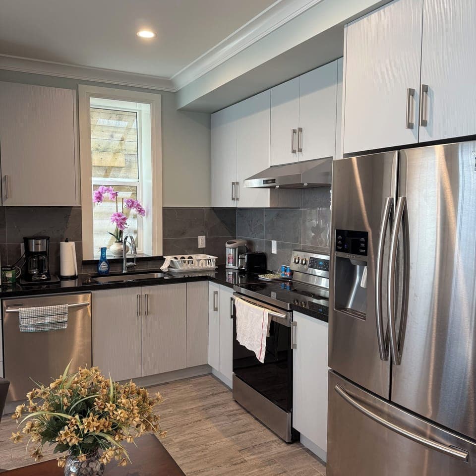 Full kitchen with stove & oven, fridge, dishwasher, microwave, Toaster, etc.