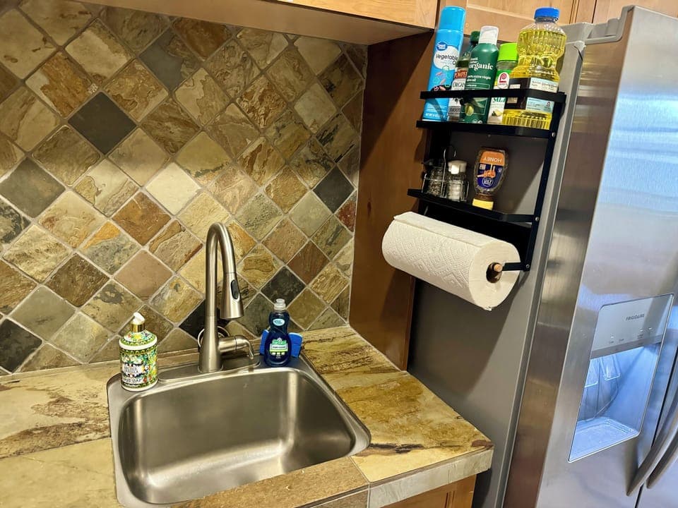 Sink area - with amenities