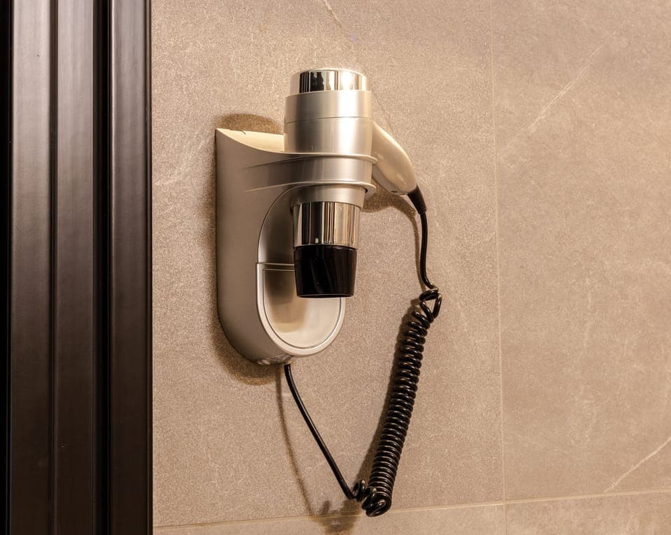 Superior Double Room | Bathroom | Hydromassage showerhead, free toiletries, hair dryer, towels