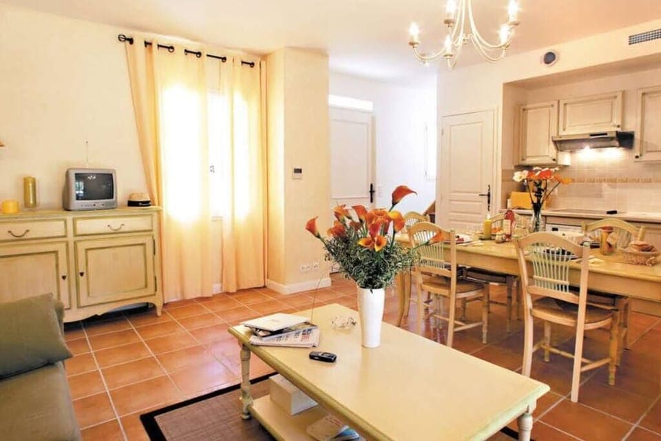 Vue maison T4 salon coté entrée