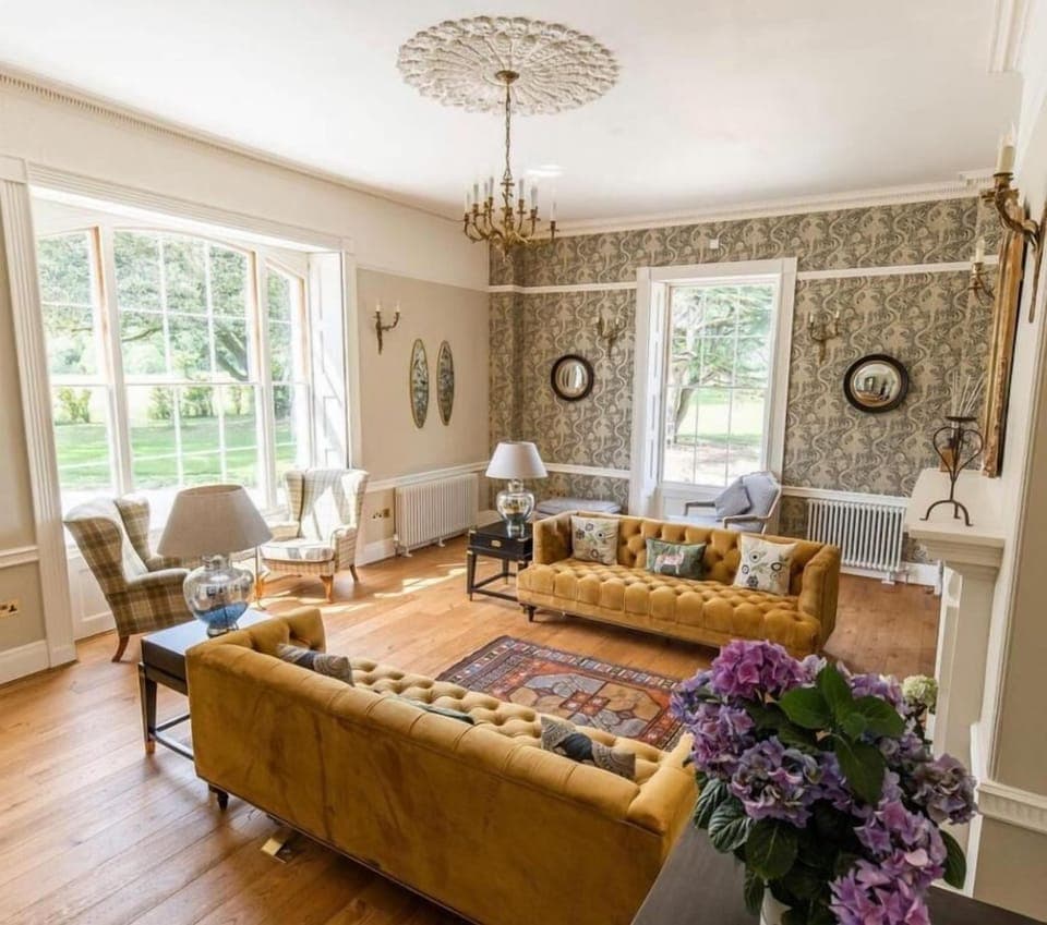 33-inch flat-screen TV with digital channels, TV