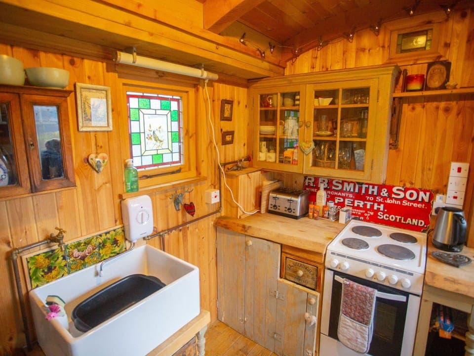 Property, Window, Cabinetry, Countertop, Kitchen Appliance, Kitchen, Gas Stove, Kitchen Stove, Vehicle, Sink