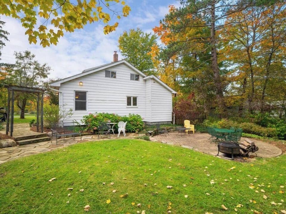 Welcome to Willow Woods Retreat! Located in beautiful Kirtland, Ohio! We cannot wait to host you!