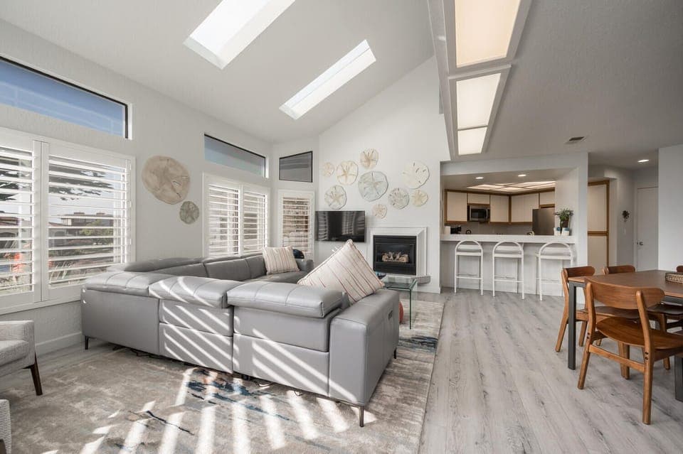 Spacious living room.