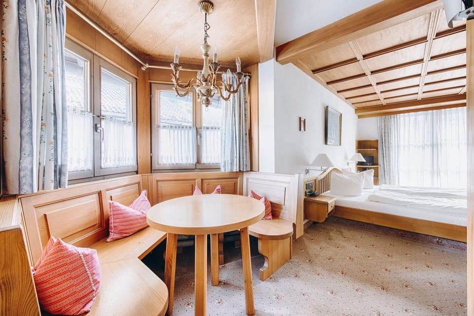 Junior Suite | In-room dining