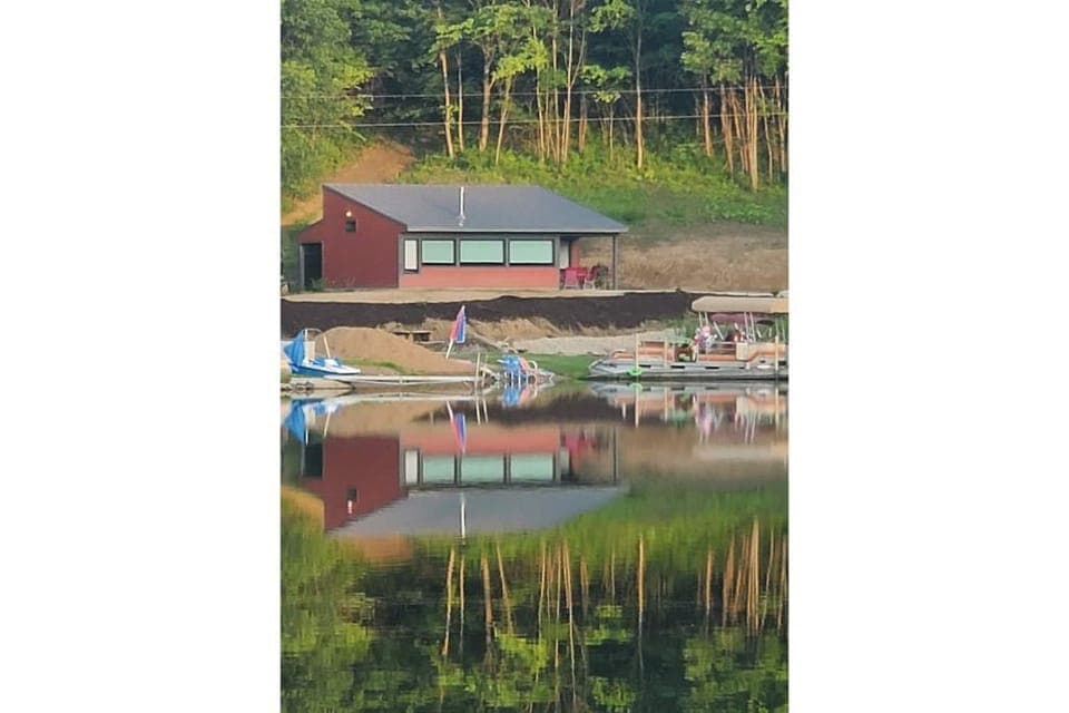 Still Valley Lake Cottage