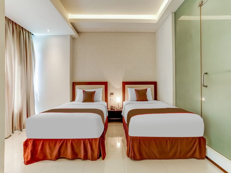 Superior Twin Room | Desk, laptop workspace, free WiFi, bed sheets