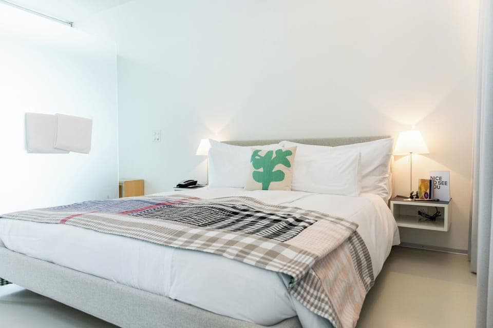 Small Design Room | Hypo-allergenic bedding, free minibar, in-room safe, desk
