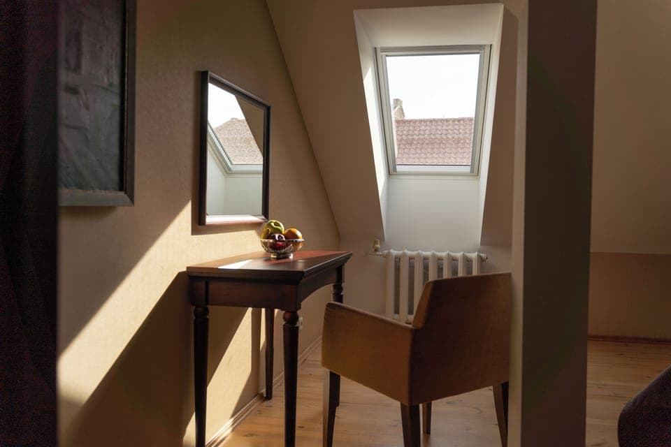 Suite | In-room safe, individually decorated, individually furnished, desk