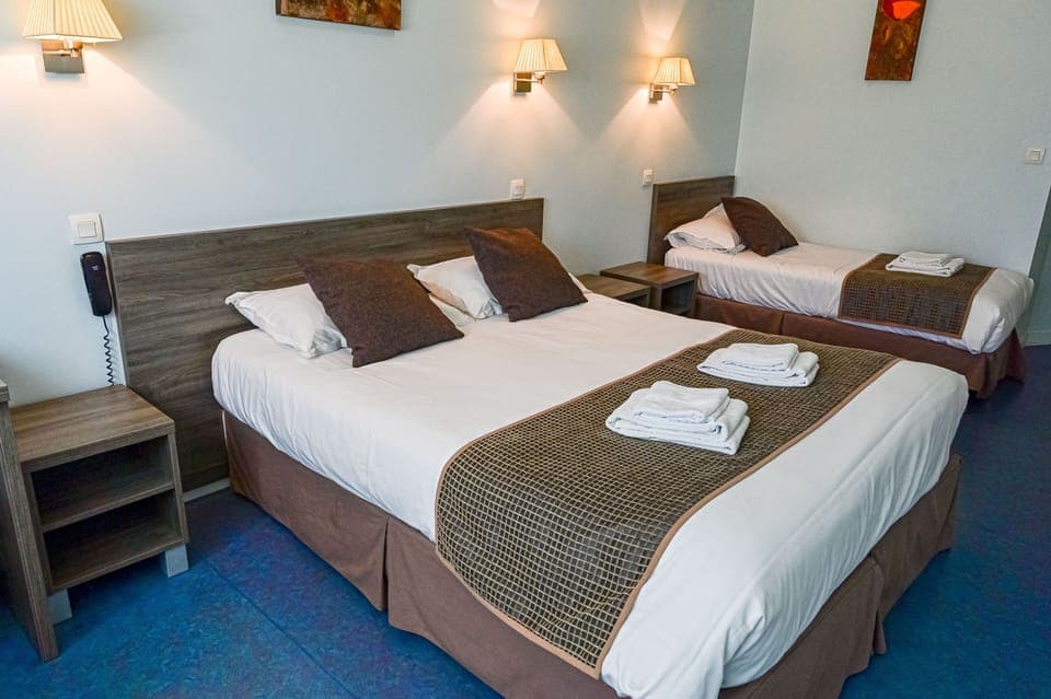 Family Triple Room | Desk, laptop workspace, blackout drapes, soundproofing