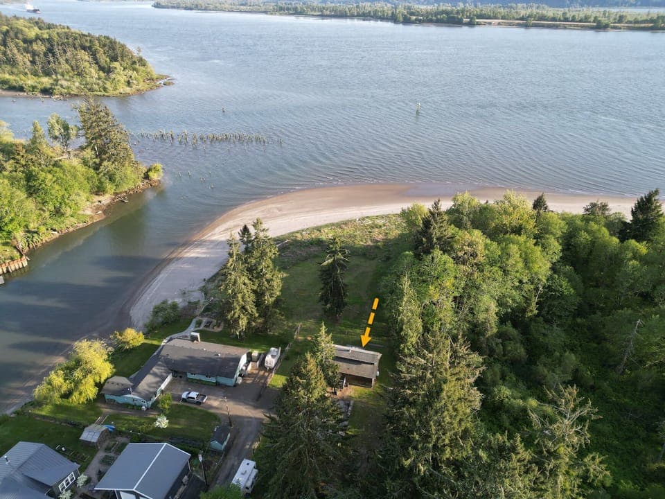 Beachfront surrounding the cabin