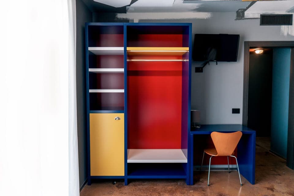 Standard Room | Minibar, in-room safe, desk, laptop workspace