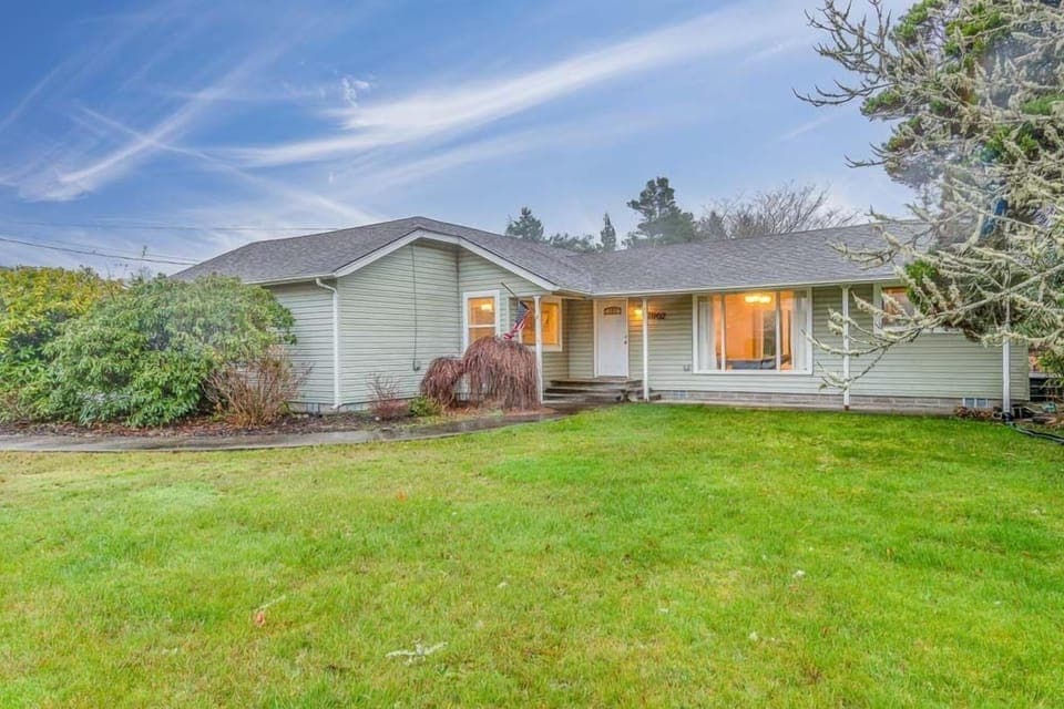 Coastal Cozy -Midterm Rental