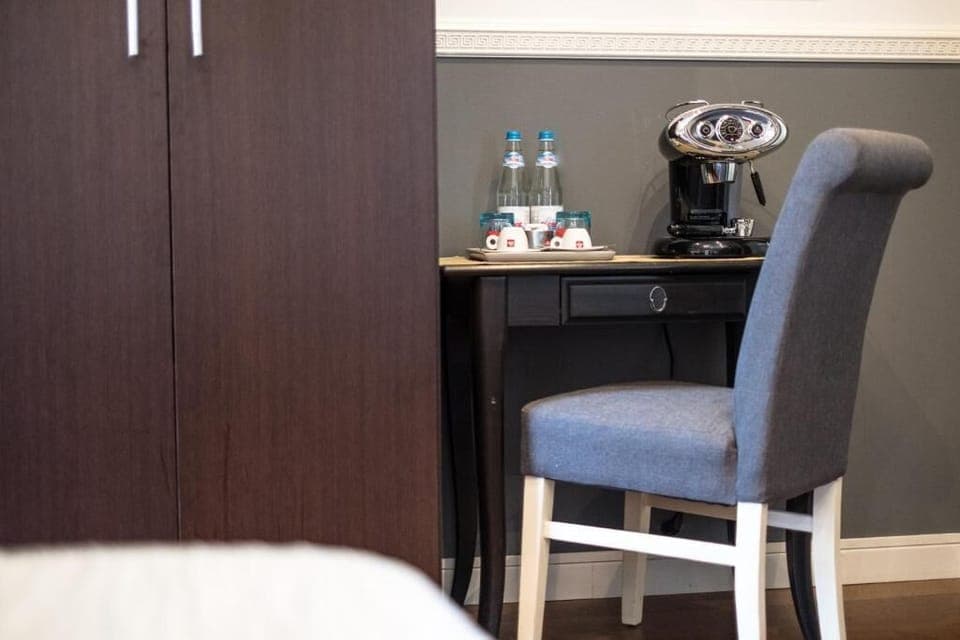 Quadruple Room | Desk, soundproofing, free WiFi