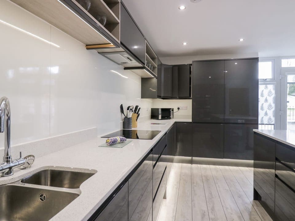 Dishwasher, cookware/dishes/utensils