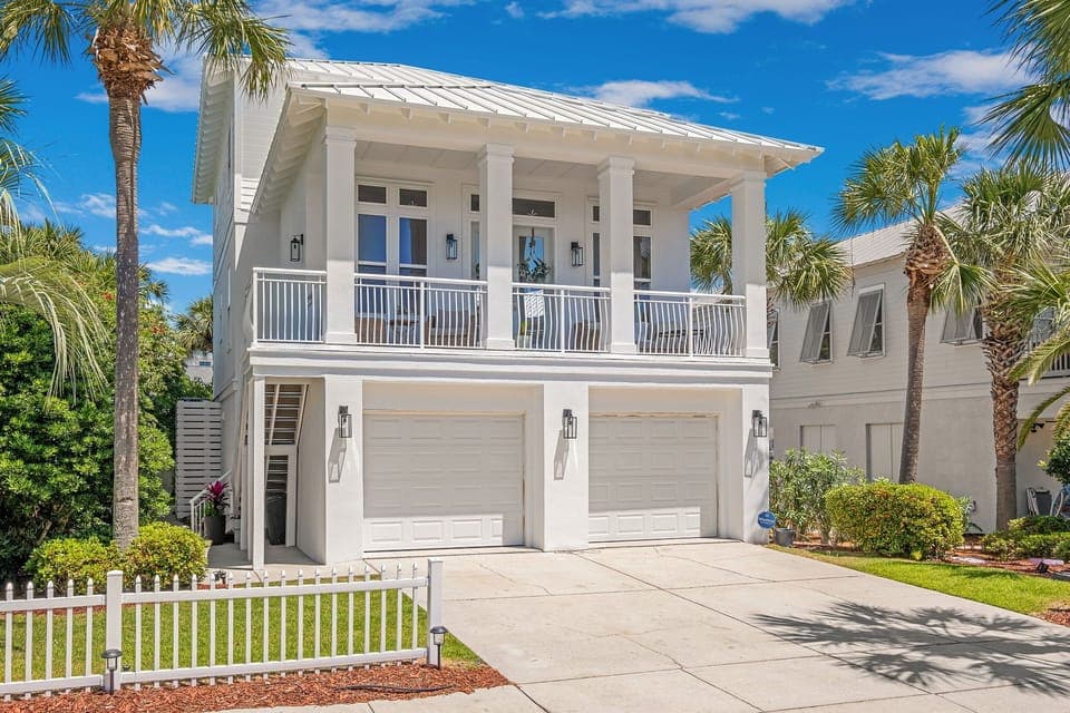 Exterior/Driveway
