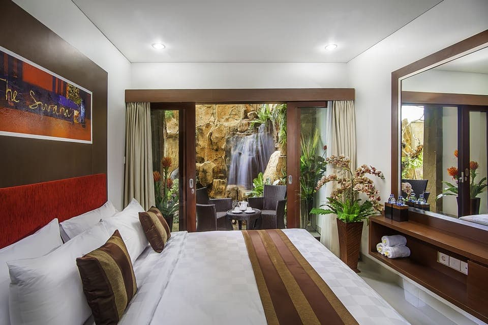 Minibar, in-room safe, desk, free WiFi