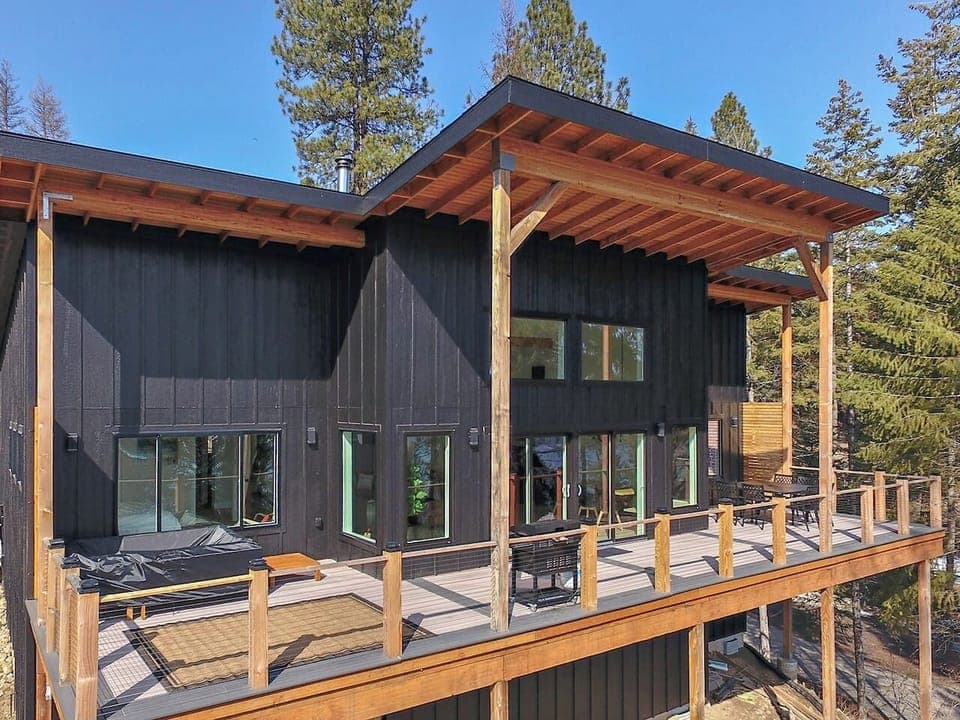 3. Wide View of Front of the House 