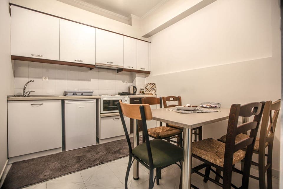 Apartment | Private kitchen | Fridge, oven, coffee/tea maker, electric kettle