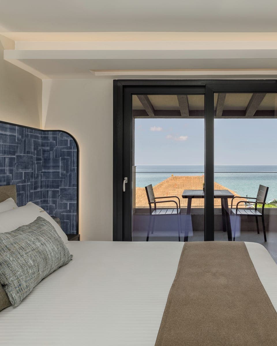 Deluxe Studio Suite, Sea View | In-room safe, individually furnished, desk, blackout drapes