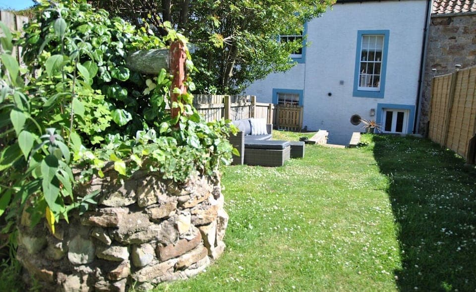 The garden is private and well-maintained