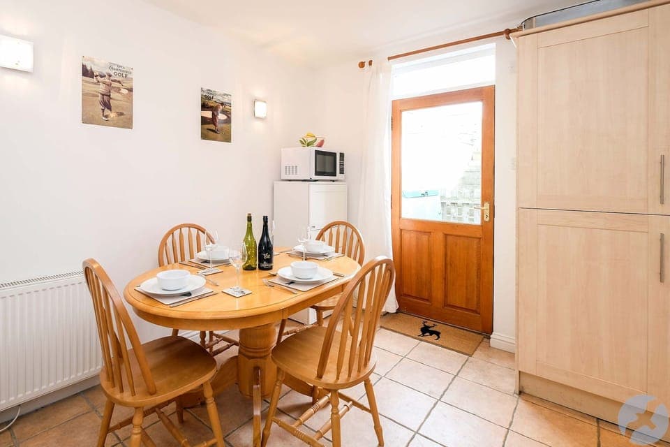 Space to sit and enjoy a meal or drinks