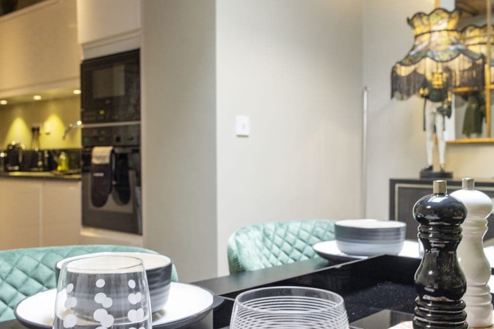 Enjoy meals together in the beautifully decorated dining area with table for 6 guests