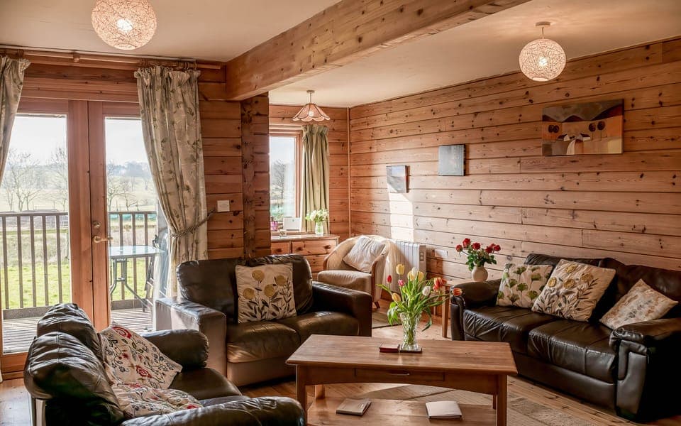 House, 3 Bedrooms | Living area | 32-inch Smart TV with digital channels, TV, DVD player