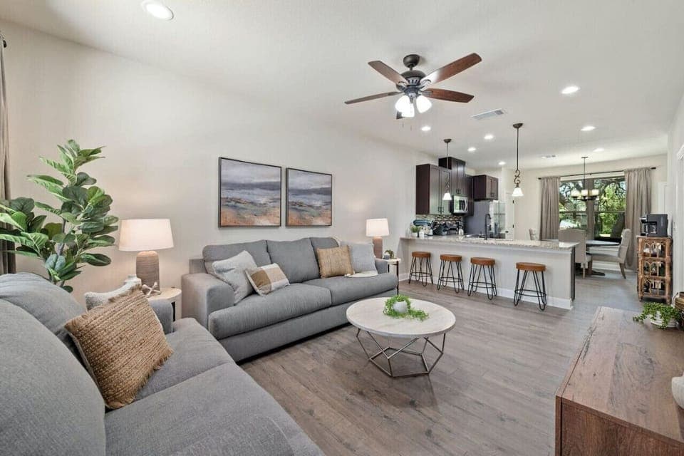 Spacious open-concept living near Lake Travis