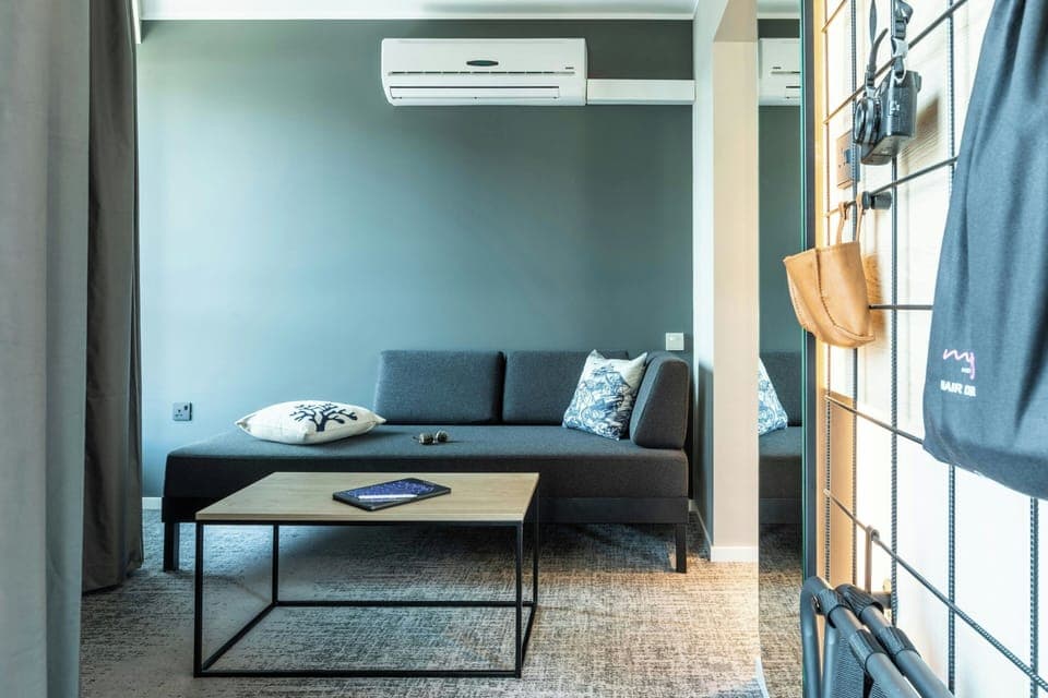 Premium Room, 1 Queen Bed | Hypo-allergenic bedding, desk, laptop workspace, blackout drapes