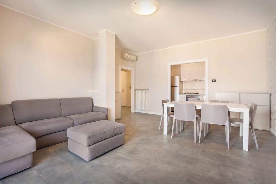 8dad0159-1083-445e-8aff-82e7d554dd7e