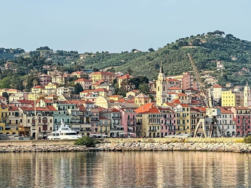 City, Residential Area, Coast, Coastal And Oceanic Landforms, Channel, Suburb, Resort Town, Cityscape, Bay