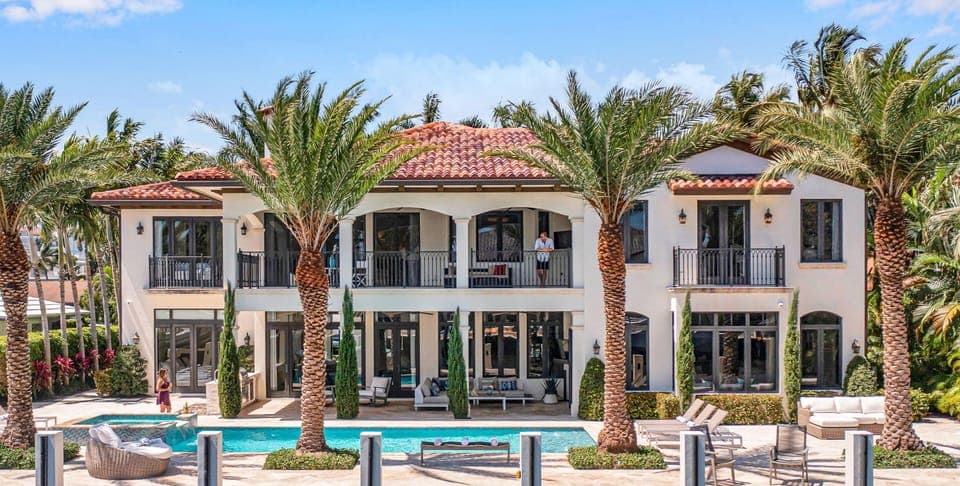 Venice of America at its Finest. This open floor plan villa is nestled in the middle of Nurmi Isles, just off the picturesque Las Olas Boulevard.
